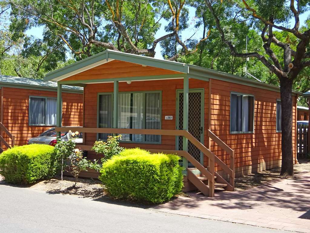 Adelaide Caravan Park - Aspen Holiday Parks Екстериор снимка
