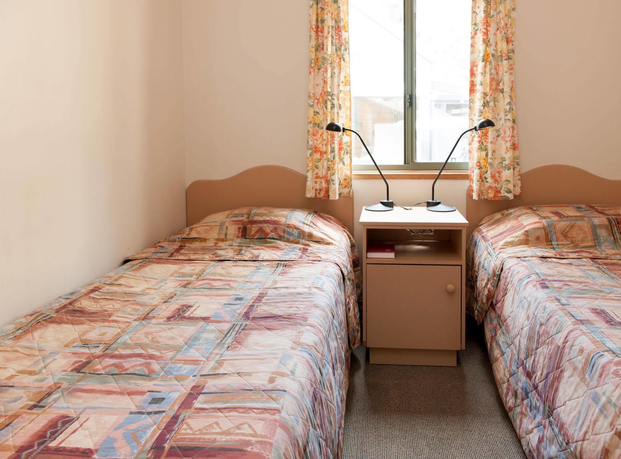 Adelaide Caravan Park - Aspen Holiday Parks Екстериор снимка