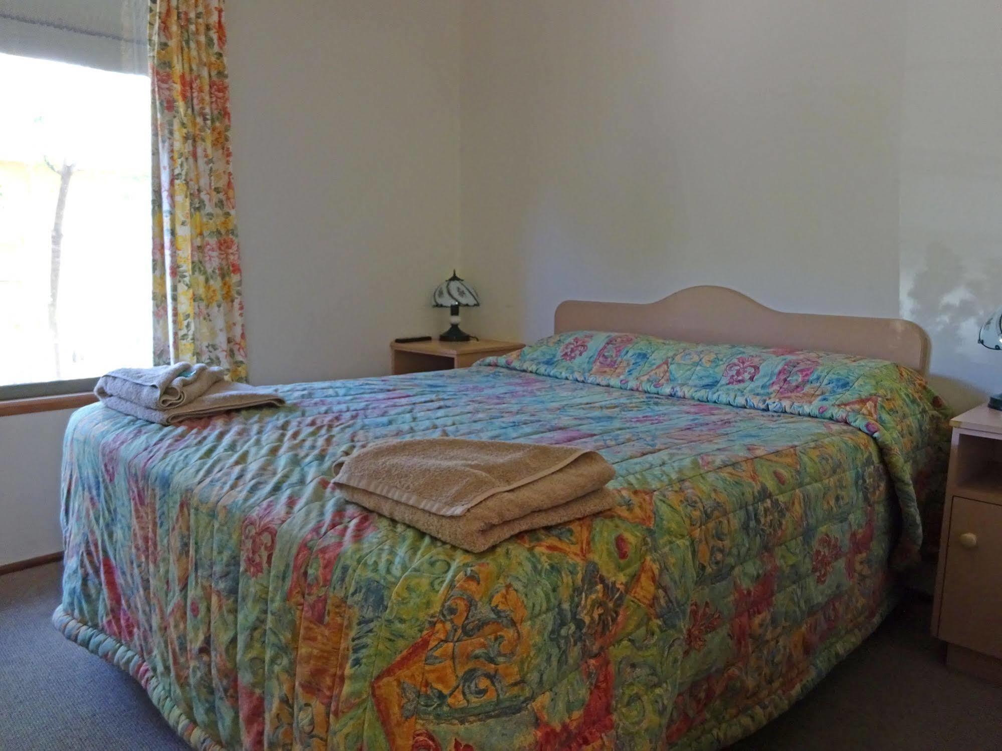 Adelaide Caravan Park - Aspen Holiday Parks Екстериор снимка