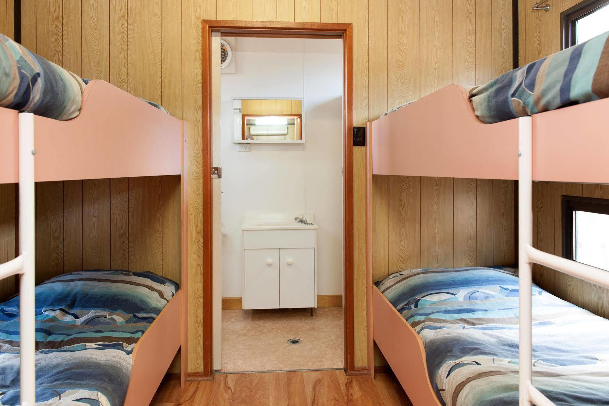 Adelaide Caravan Park - Aspen Holiday Parks Екстериор снимка